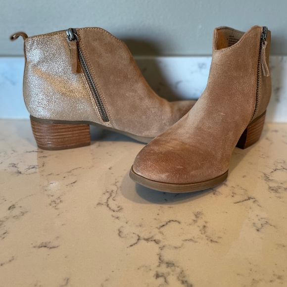 Sofft Shoes - PRICE 📌 DROP 📌 SOFFT Suede Colette bootie with shimmer